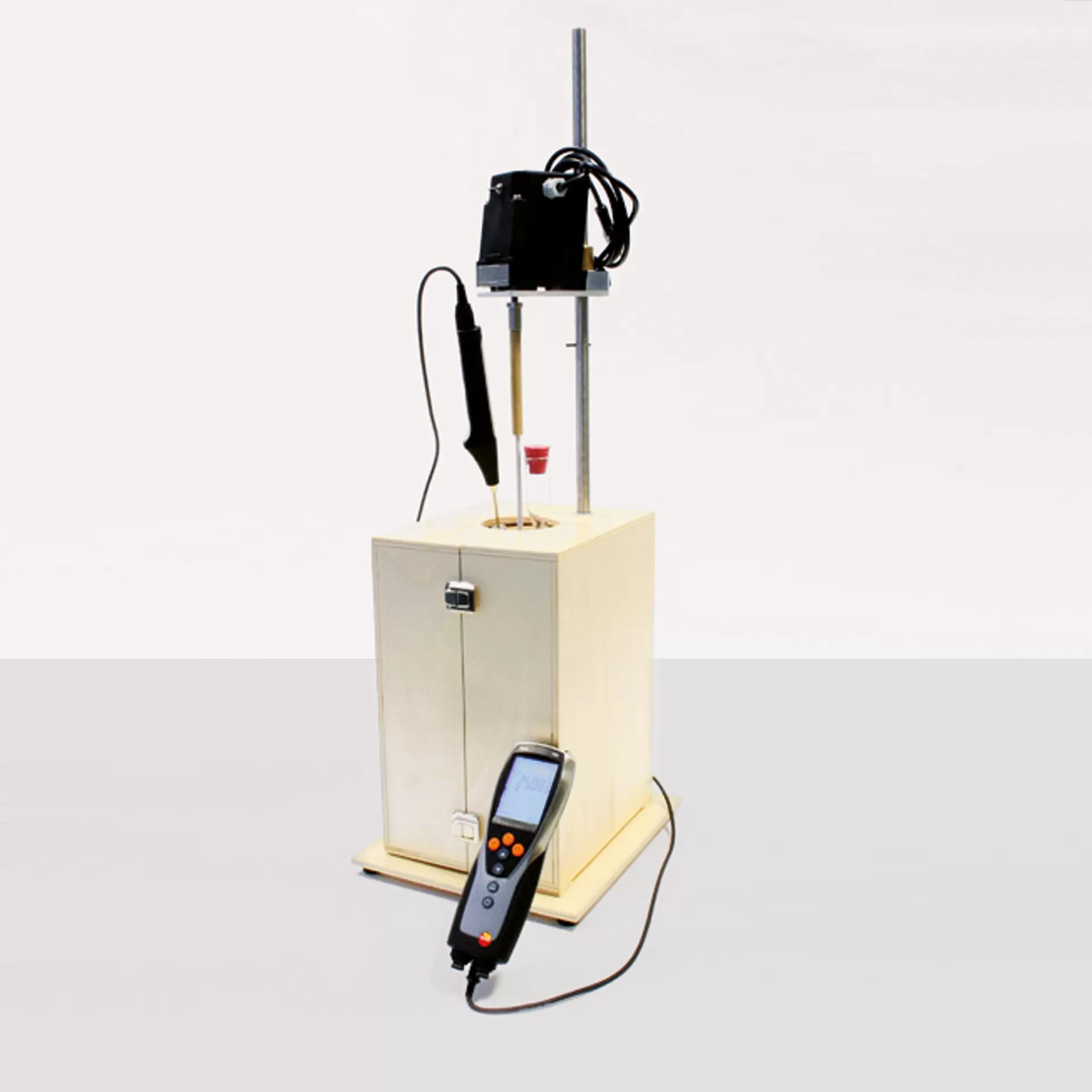 Heat of Hydration Calorimeter with High Resolution D. Th.
