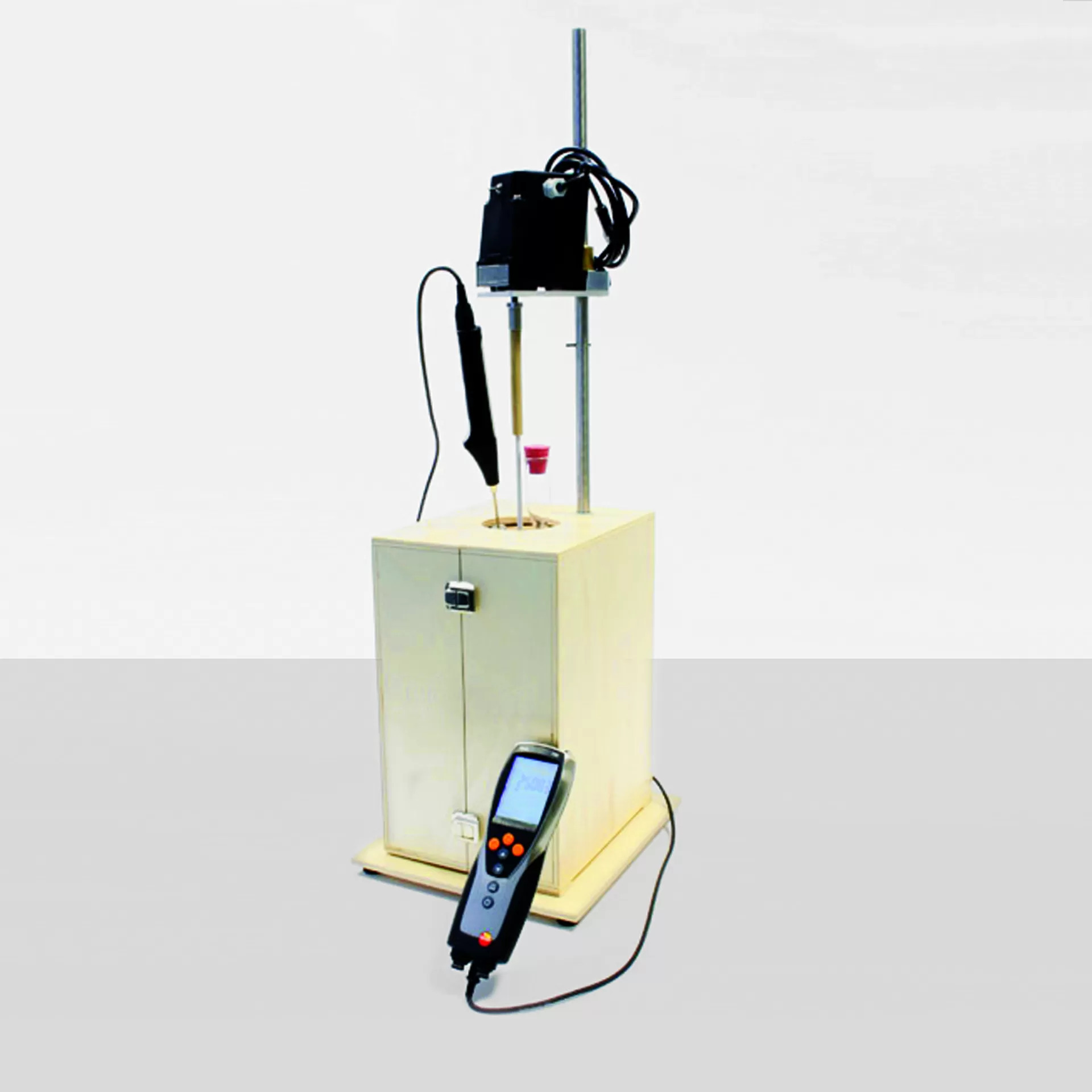 Heat of Hydration Calorimeter with High Resolution D. Th.